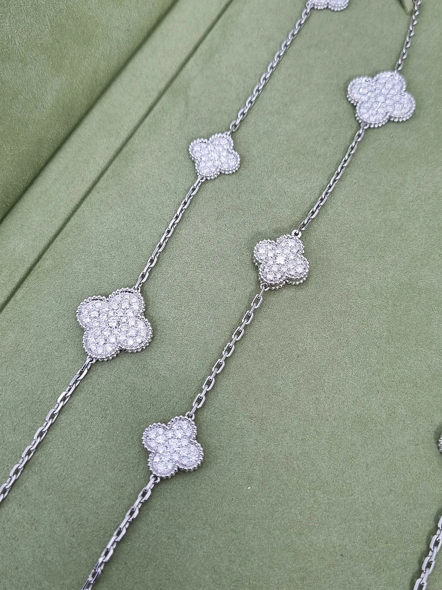Купить украшение Van Cleef &amp; Arpels Magic Alhambra long necklace, 16 motifs VCARN9MO00: в наличии в Москве!