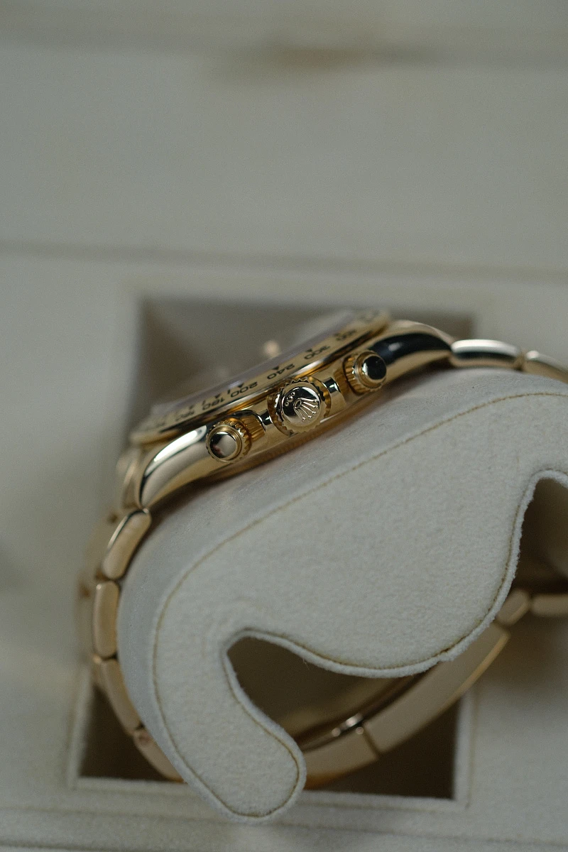 Купить элитные часы Rolex Cosmograph Daytona 40mm Yellow Gold 116508: в наличии в Москве!