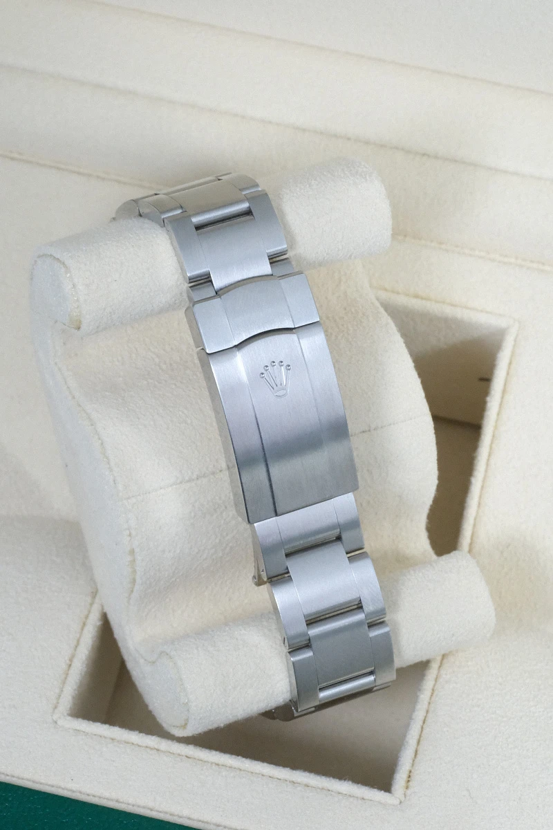 Купить элитные часы Rolex Oyster Perpetual 41mm Silver Dial 124300: в наличии в Москве!