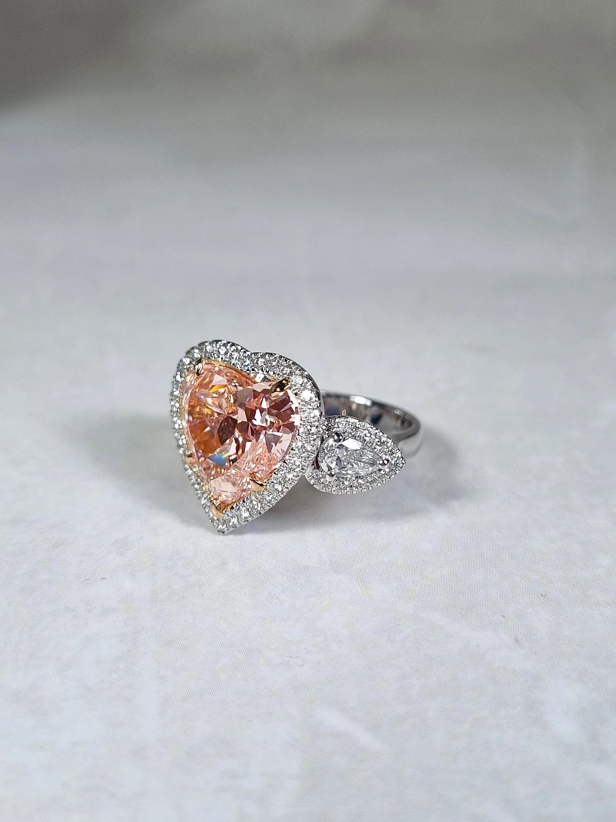 Купить украшение NO NAME КОЛЬЦО С БРИЛЛИАНТОМ 8,36 CT. FANCY INTENSE PINK*/VVS2 : в наличии в Москве!