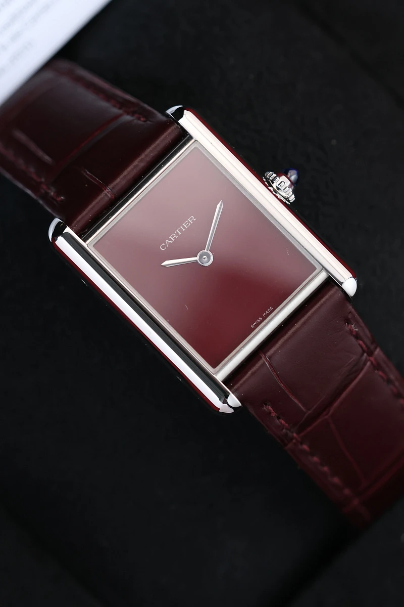 Купить элитные часы Cartier Tank Must De Cartier Red Large WSTA0113: в наличии в Москве!
