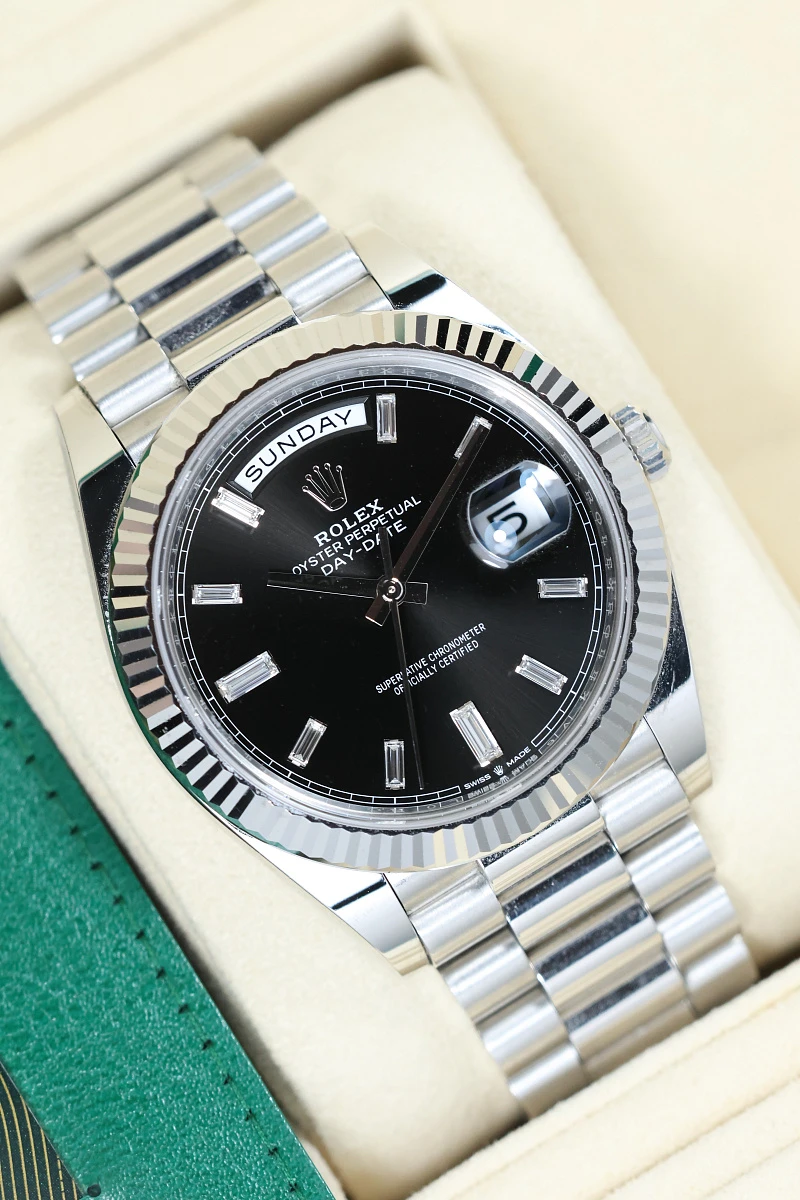 Купить элитные часы Rolex Day-Date 40 Oyster Perpetual Platinum Black Dial with Diamonds 228236: в наличии в Москве!