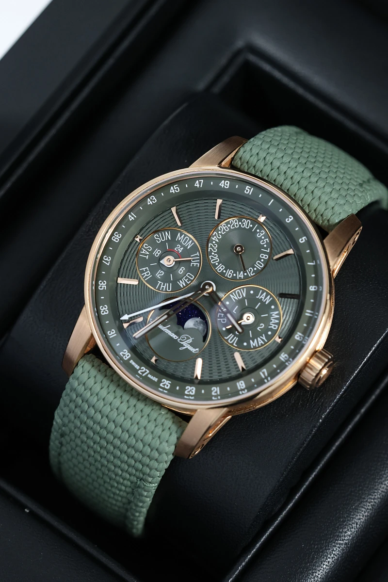 Купить элитные часы Audemars Piguet Code 11.59 Perpetual Calendar 38 mm Rose Gold Limited Edition 26441OR.OO.D405CR.01: в наличии в Москве!