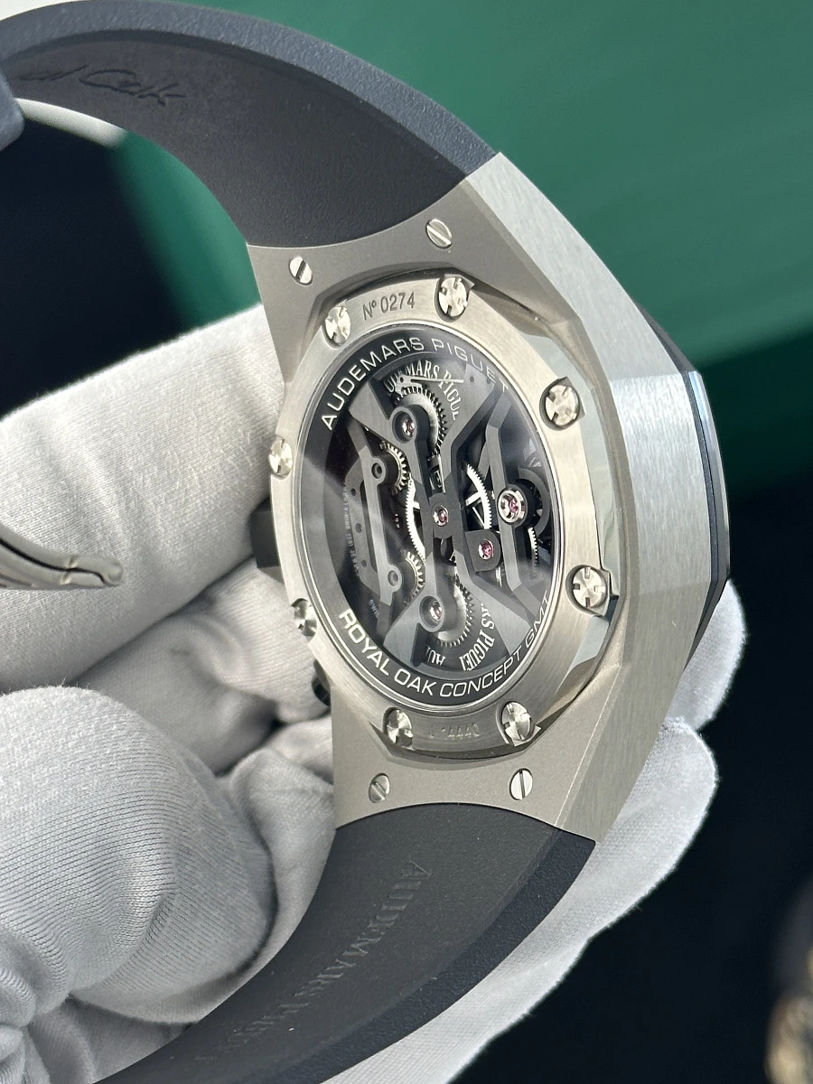 Купить элитные часы Audemars Piguet Royal Oak Concept Gmt Tourbillon 44 Mm 26560IO.OO.D002CA.01: в наличии в Москве!
