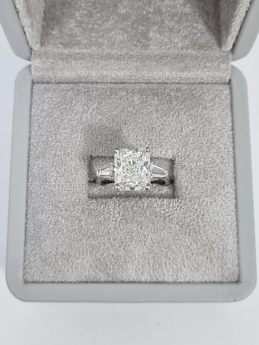 Купить украшение NO NAME Кольцо с бриллиантом 5,01 ct. G/VVS1 : в наличии в Москве!