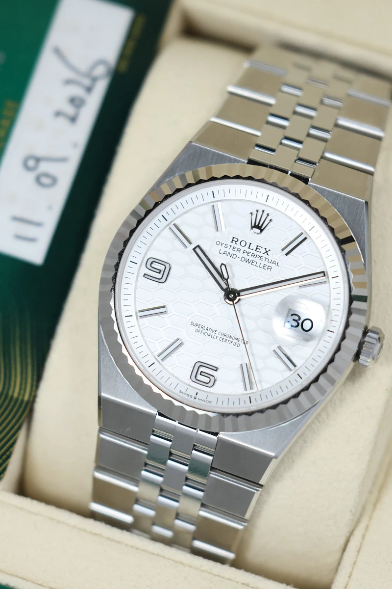 Купить элитные часы Rolex Land Dweller 40 Steel 127334: в наличии в Москве!