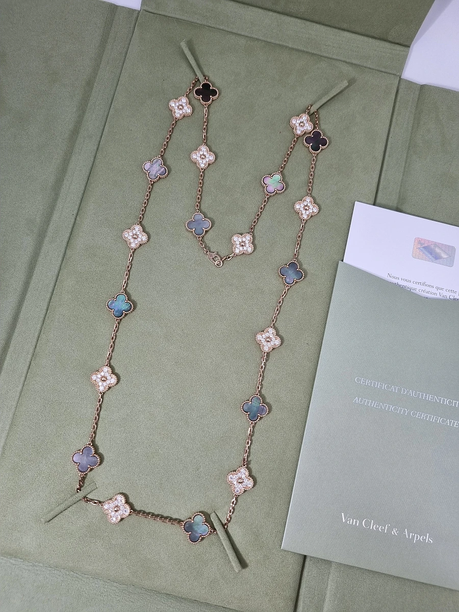 Купить украшение Van Cleef &amp; Arpels Vintage Alhambra long necklace, 20 motifs VCARP2R000: в наличии в Москве!