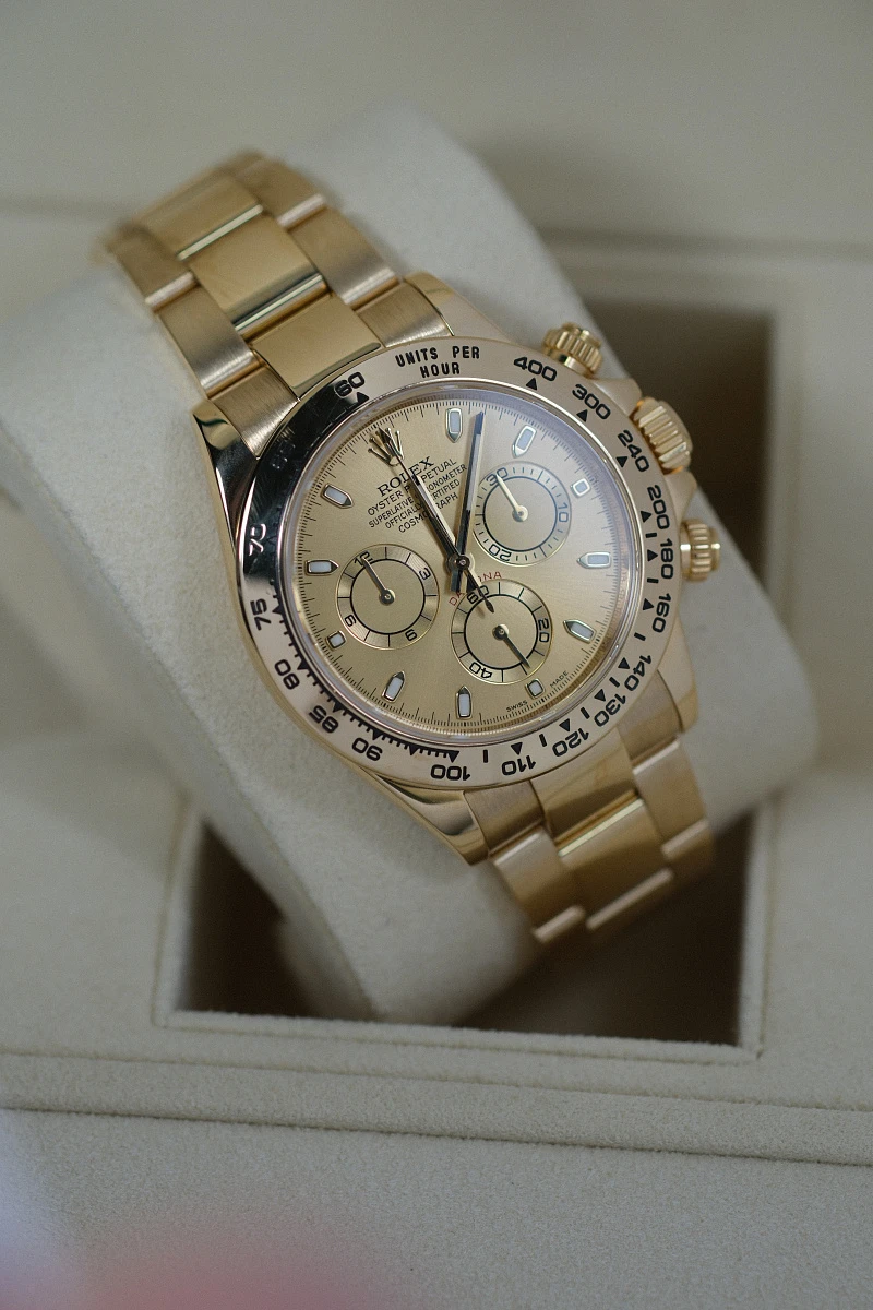 Купить элитные часы Rolex Cosmograph Daytona 40mm Yellow Gold 116508: в наличии в Москве!