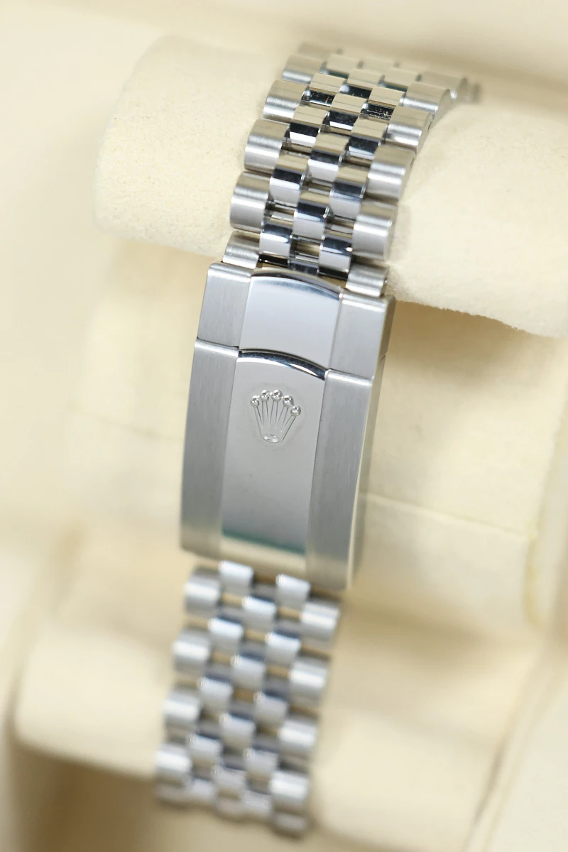 Купить элитные часы Rolex Datejust 126284Rbr White Mop Diamond Jubilee 36Mm Stainless Steel 126284RBR: в наличии в Москве!