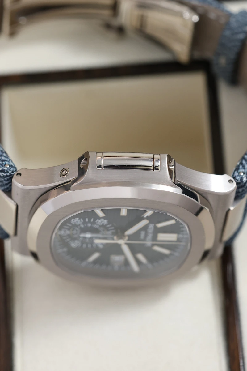 Купить элитные часы Patek Philippe Nautilus Chronograph White Gold  5980/60G-001: в наличии в Москве!