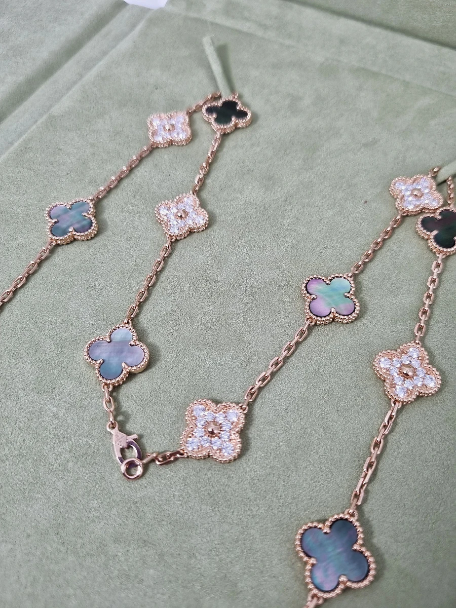 Купить украшение Van Cleef &amp; Arpels Vintage Alhambra long necklace, 20 motifs VCARP2R000: в наличии в Москве!