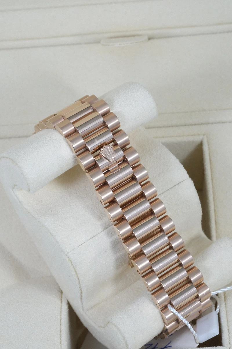 Купить элитные часы Rolex Day-Date Rose Gold Olive Dial 228235: в наличии в Москве!