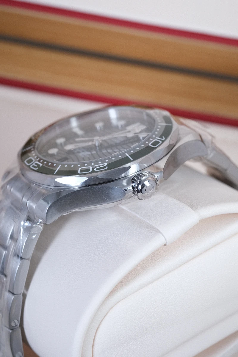 Omega Seamaster Diver 300M Co‑Axial Master Chronometer 42 mm Green Dial 210.30.42.20.10.001 — фото 4