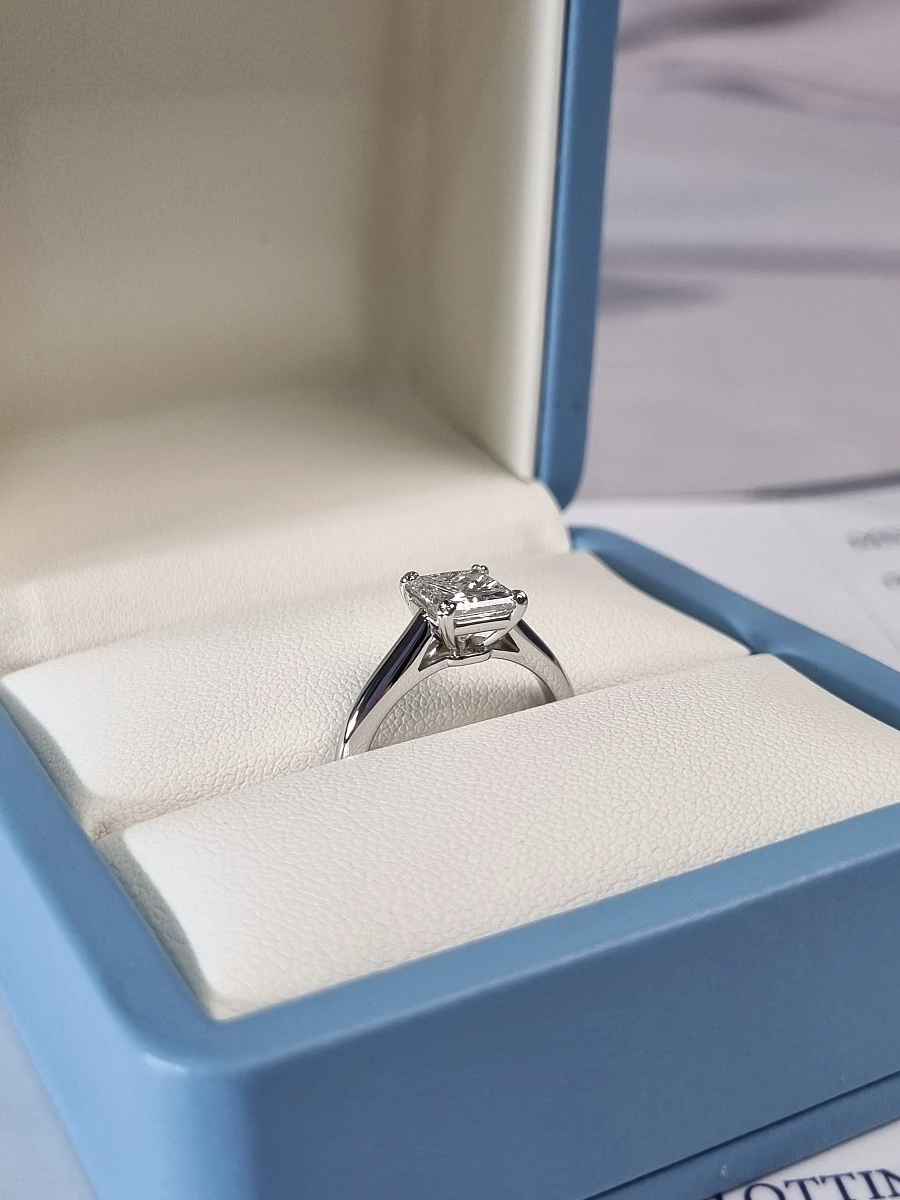 Купить украшение NO NAME Кольцо с бриллиантом 1,53 ct. D/VS2 : в наличии в Москве!