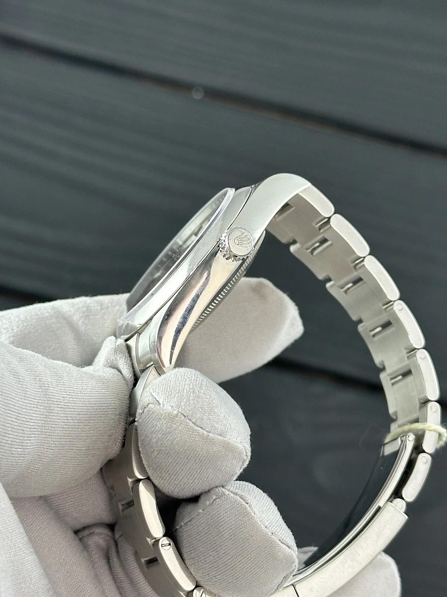 Купить элитные часы Rolex Oyster Perpetual 39mm 114300: в наличии в Москве!