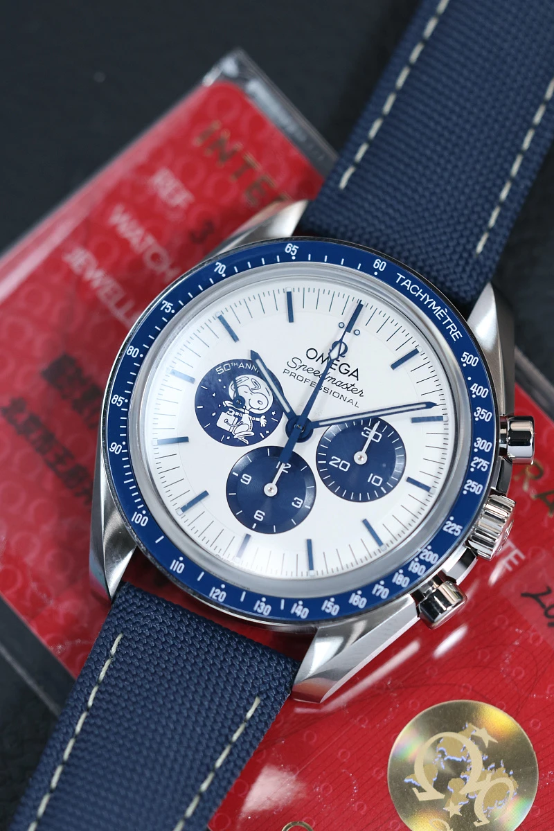 Купить элитные часы Omega Speedmaster Snoopy 310.32.42.50.02.001: в наличии в Москве!
