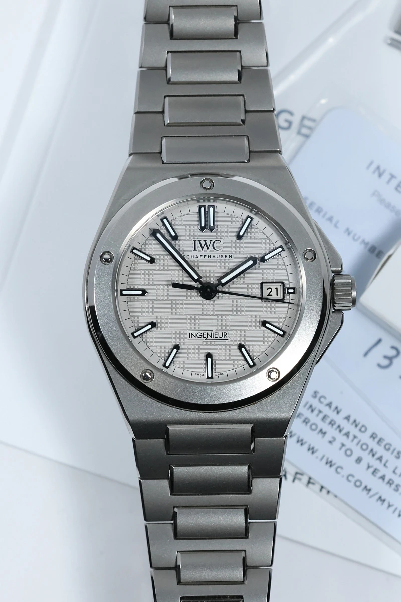 Купить элитные часы Iwc Ingenieur Titanium Automatic 40 IW328904: в наличии в Москве!