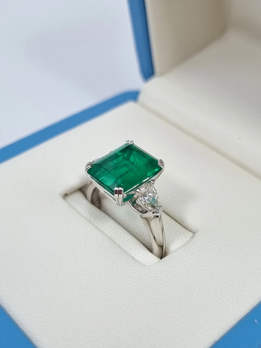 Купить украшение NO NAME Кольцо с изумрудом 3,90 ct. : в наличии в Москве!