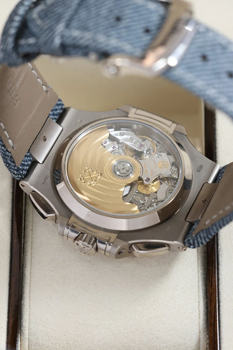 Купить элитные часы Patek Philippe Nautilus Chronograph White Gold  5980/60G-001: в наличии в Москве!