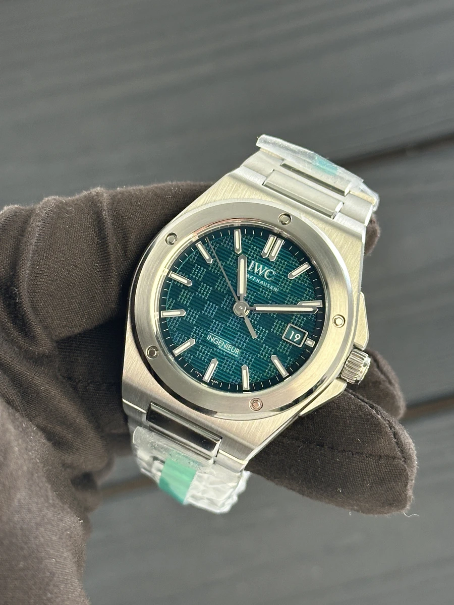 Купить элитные часы Iwc Ingenieur 40mm Automatic Watch Green Dial  IW328903: в наличии в Москве!