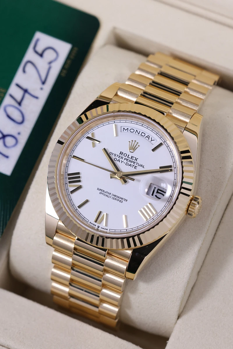 Купить элитные часы Rolex Day-Date 40 Yellow Gold White Dial 228238: в наличии в Москве!