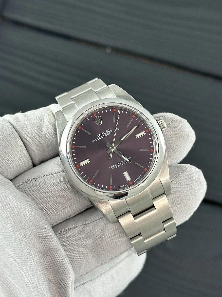 Купить элитные часы Rolex Oyster Perpetual 39mm 114300: в наличии в Москве!