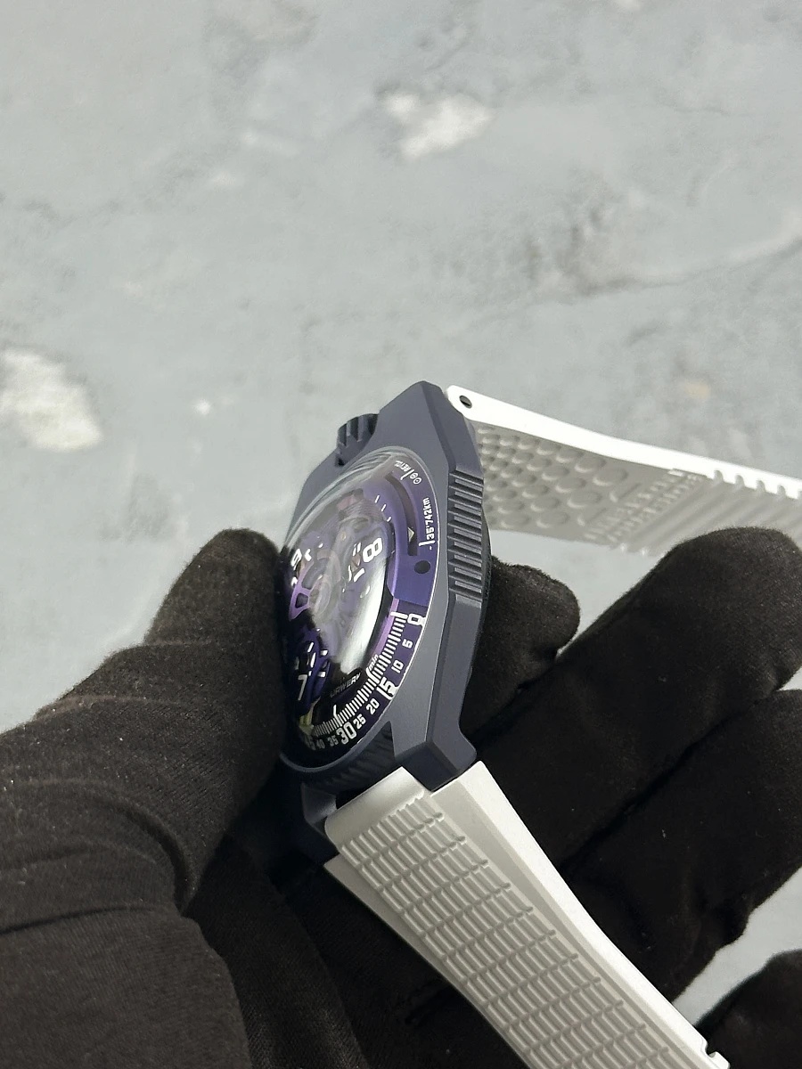 Купить элитные часы Urwerk UR-100V ULTRAVIOLET UR-100: в наличии в Москве!