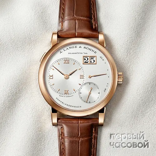 One 38.5 mm Silver Dial