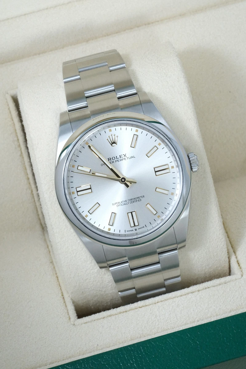 Купить элитные часы Rolex Oyster Perpetual 41mm Silver Dial 124300: в наличии в Москве!