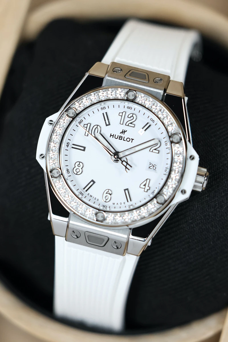 Купить элитные часы Hublot One Click 33mm White Dial 485.SE.2010.RW.1204: в наличии в Москве!