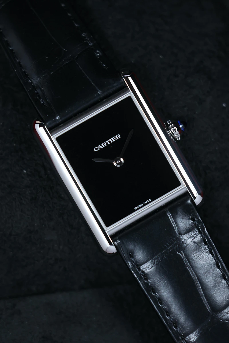 Купить элитные часы Cartier Tank Must De Cartier Black Large WSTA0108: в наличии в Москве!