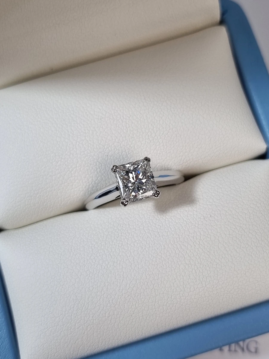 Купить украшение NO NAME Кольцо с бриллиантом 1,53 ct. D/VS2 : в наличии в Москве!