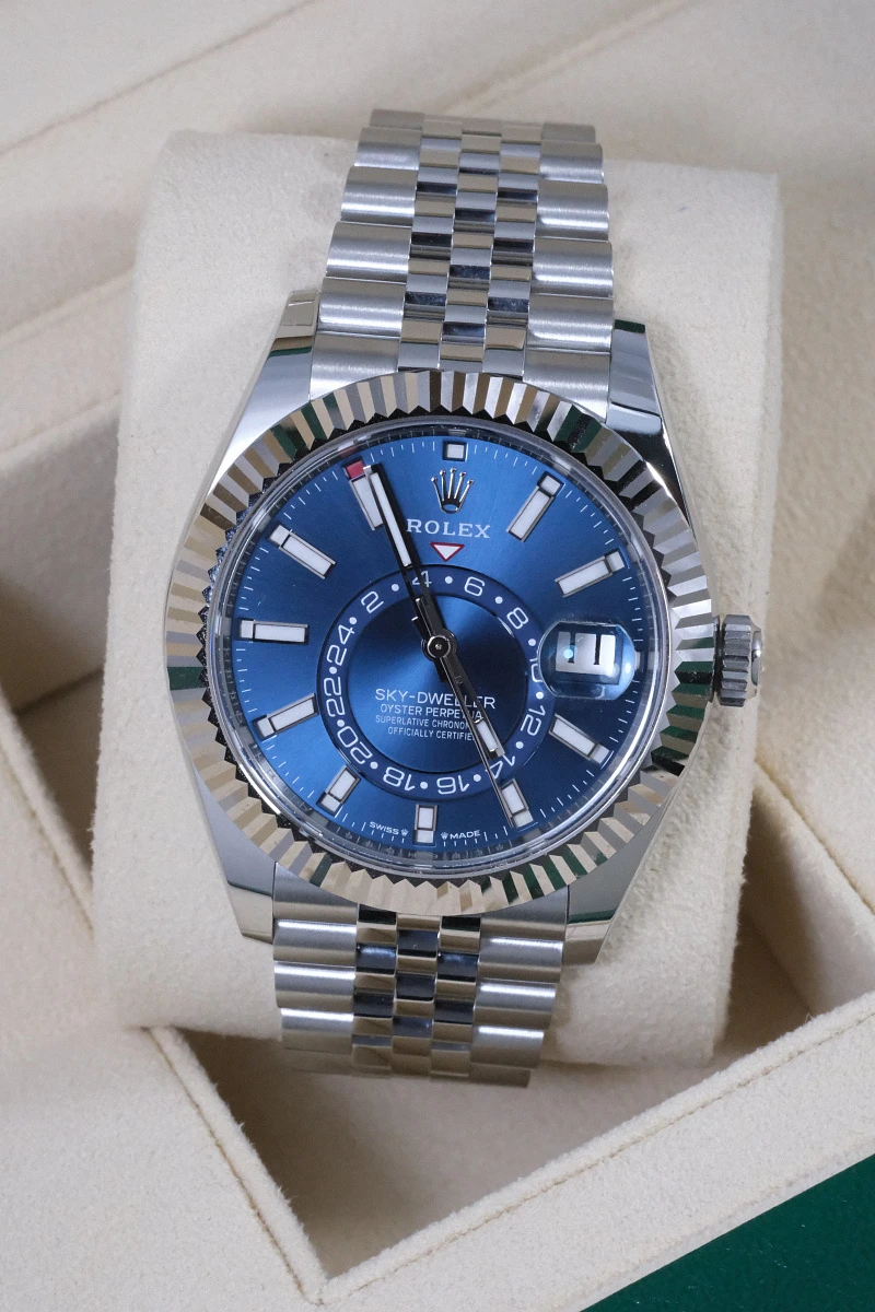 Купить элитные часы Rolex Oyster Perpetual Sky-Dweller Blue Dial 336934: в наличии в Москве!