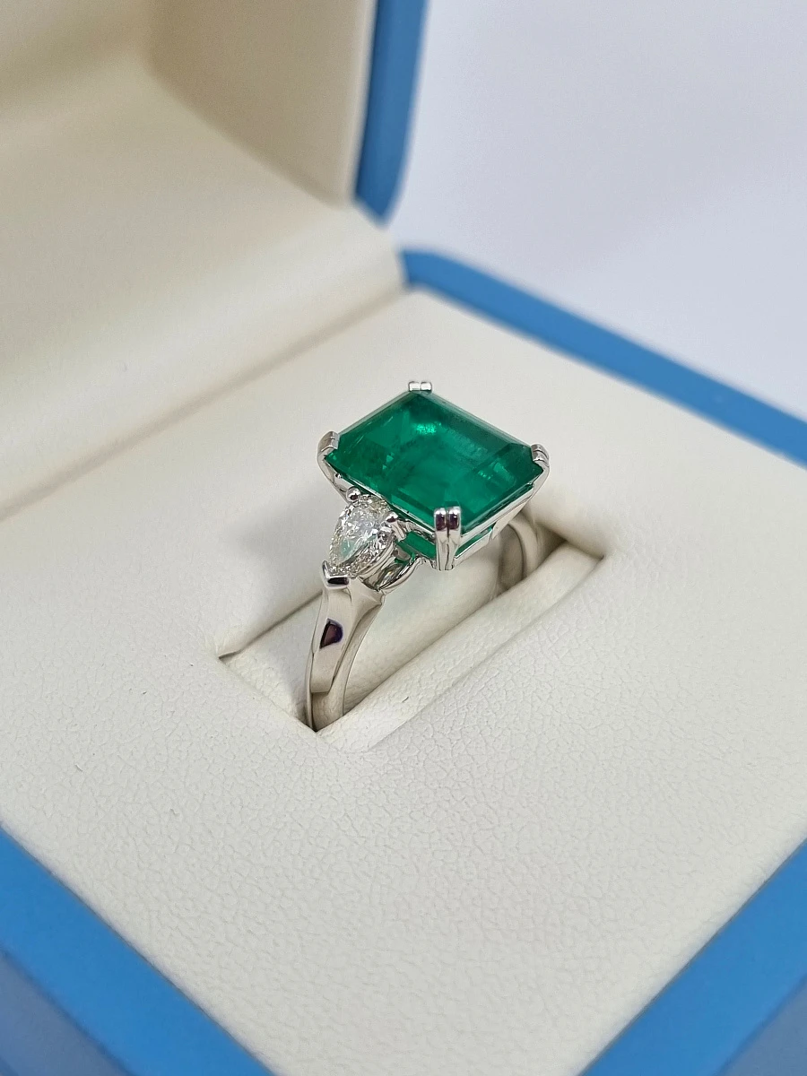 Купить украшение NO NAME Кольцо с изумрудом 3,90 ct. : в наличии в Москве!