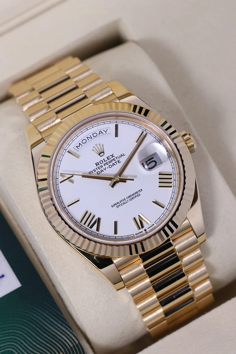 Купить элитные часы Rolex Day-Date 40 Yellow Gold White Dial 228238: в наличии в Москве!