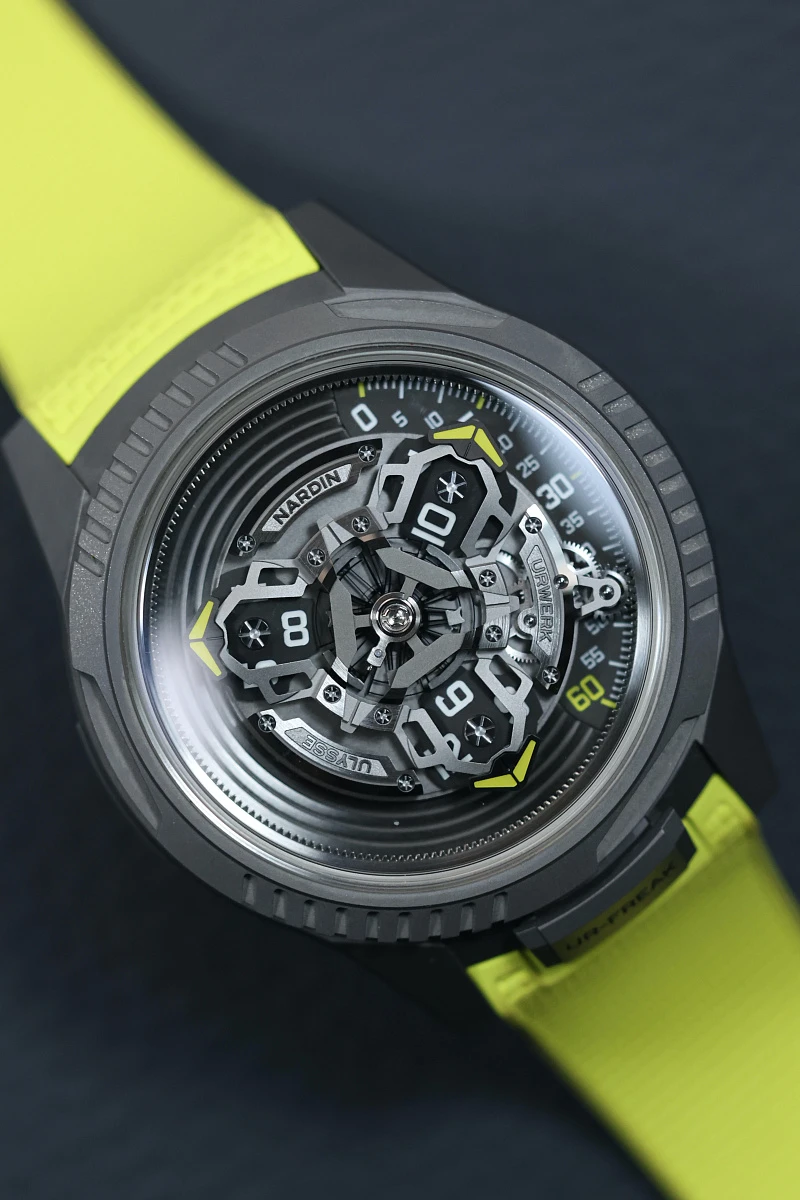 Купить элитные часы Urwerk UR-FREAK  2413-500LE-2A-UR/3B: в наличии в Москве!