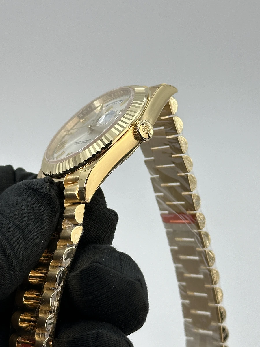 Купить элитные часы Rolex Day Date 40mm Yellow Gold Silver Dial 228238: в наличии в Москве!