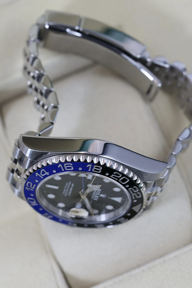Купить элитные часы Rolex Gmt-Master Ii Batman 126710BLNR: в наличии в Москве!