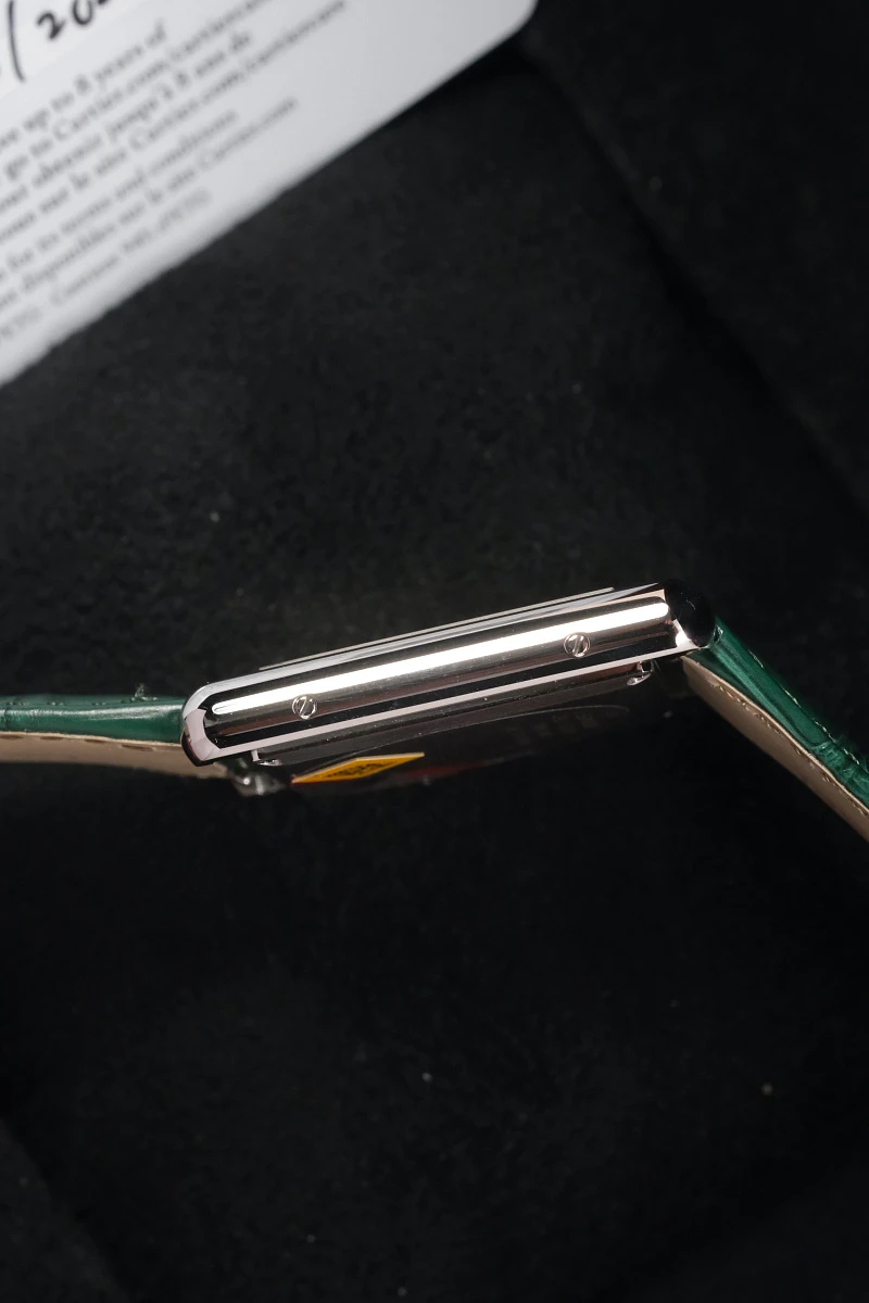 Купить элитные часы Cartier Tank Must De Cartier Green Large WSTA0115: в наличии в Москве!