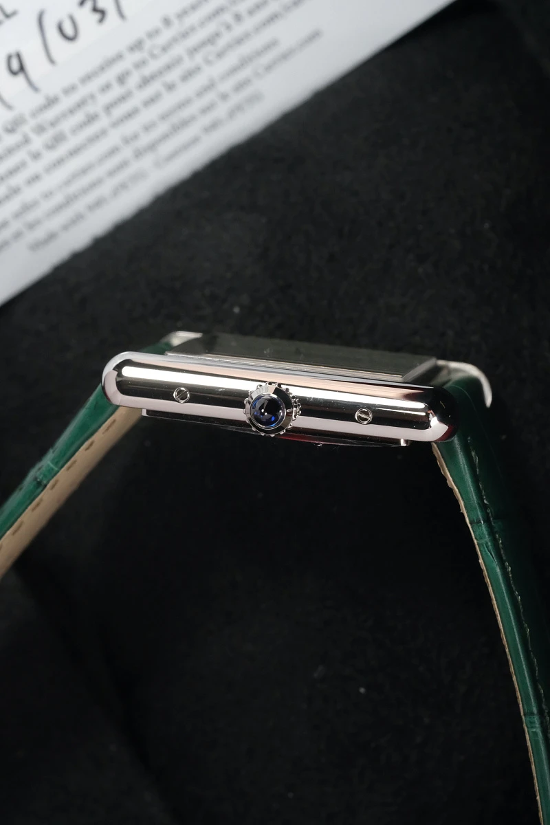 Купить элитные часы Cartier Tank Must De Cartier Green Large WSTA0115: в наличии в Москве!