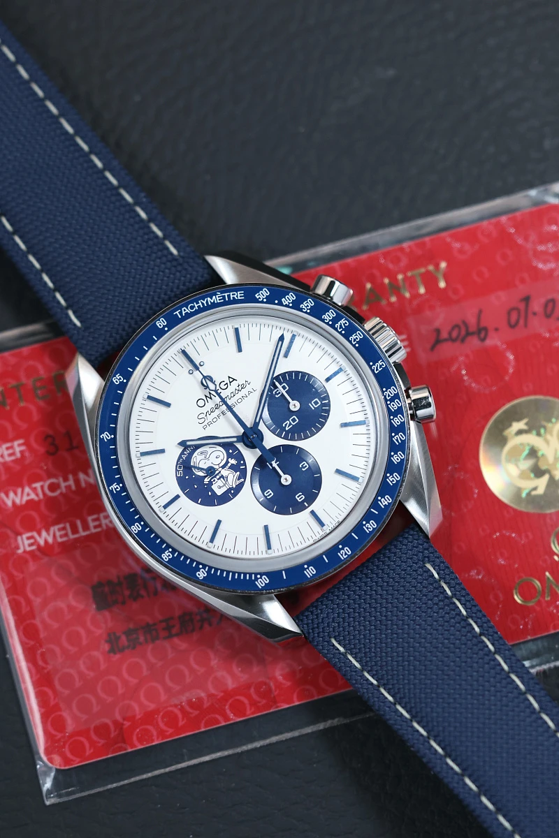 Купить элитные часы Omega Speedmaster Snoopy 310.32.42.50.02.001: в наличии в Москве!