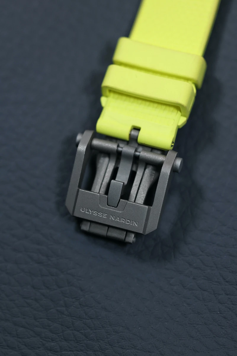 Купить элитные часы Urwerk UR-FREAK  2413-500LE-2A-UR/3B: в наличии в Москве!
