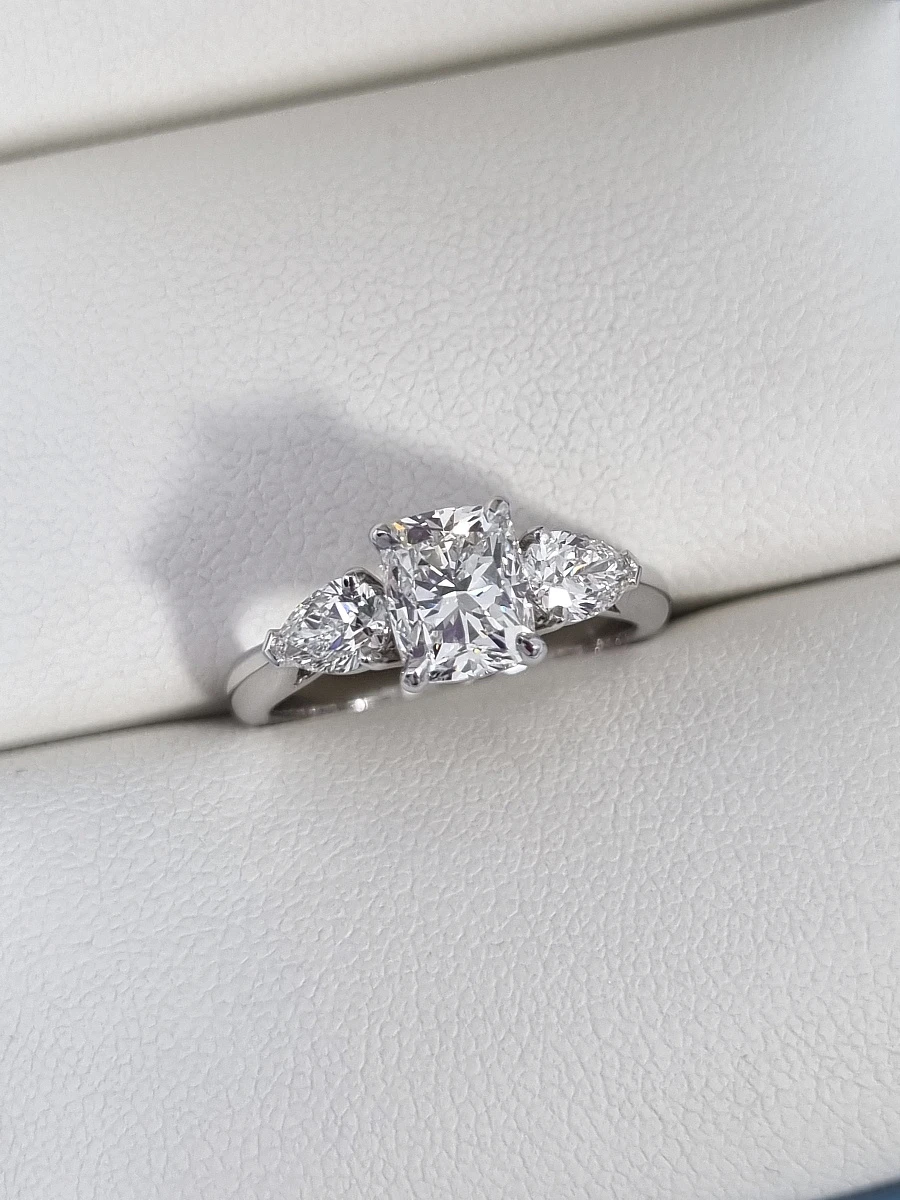 Купить украшение NO NAME Кольцо с бриллиантом 1,51 ct. I/VS1 : в наличии в Москве!