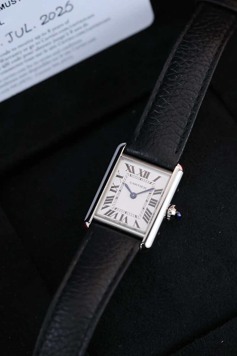 Купить элитные часы Cartier Tank Must De Cartier Small Model WSTA0135: в наличии в Москве!