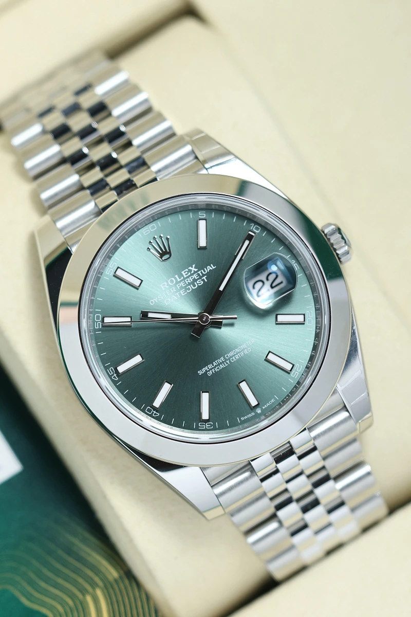 Купить элитные часы Rolex Oyster Perpetual Datejust 41 Mm Mint Green 126300: в наличии в Москве!