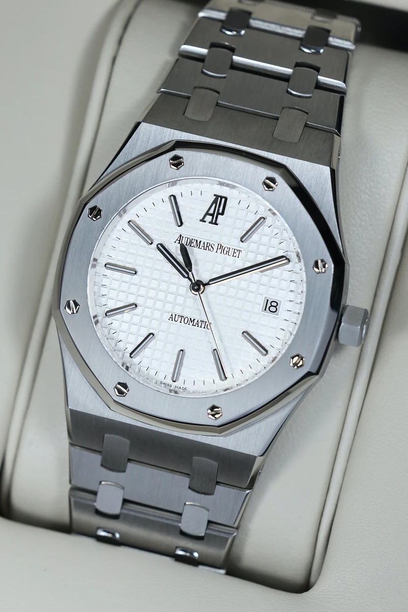 Купить элитные часы Audemars Piguet Royal Oak 39mm White Dial 15300ST.00.1220ST.01: в наличии в Москве!