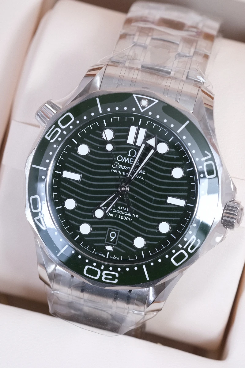 Omega Seamaster Diver 300M Co‑Axial Master Chronometer 42 mm Green Dial 210.30.42.20.10.001 — фото 3