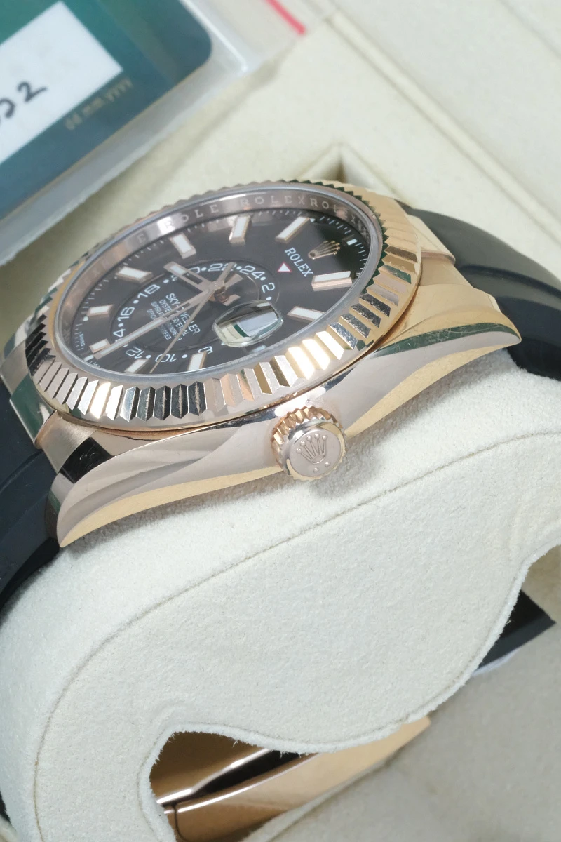 Купить элитные часы Rolex Sky-Dweller 42Mm Everose Gold Chocolate Dial 336235: в наличии в Москве!