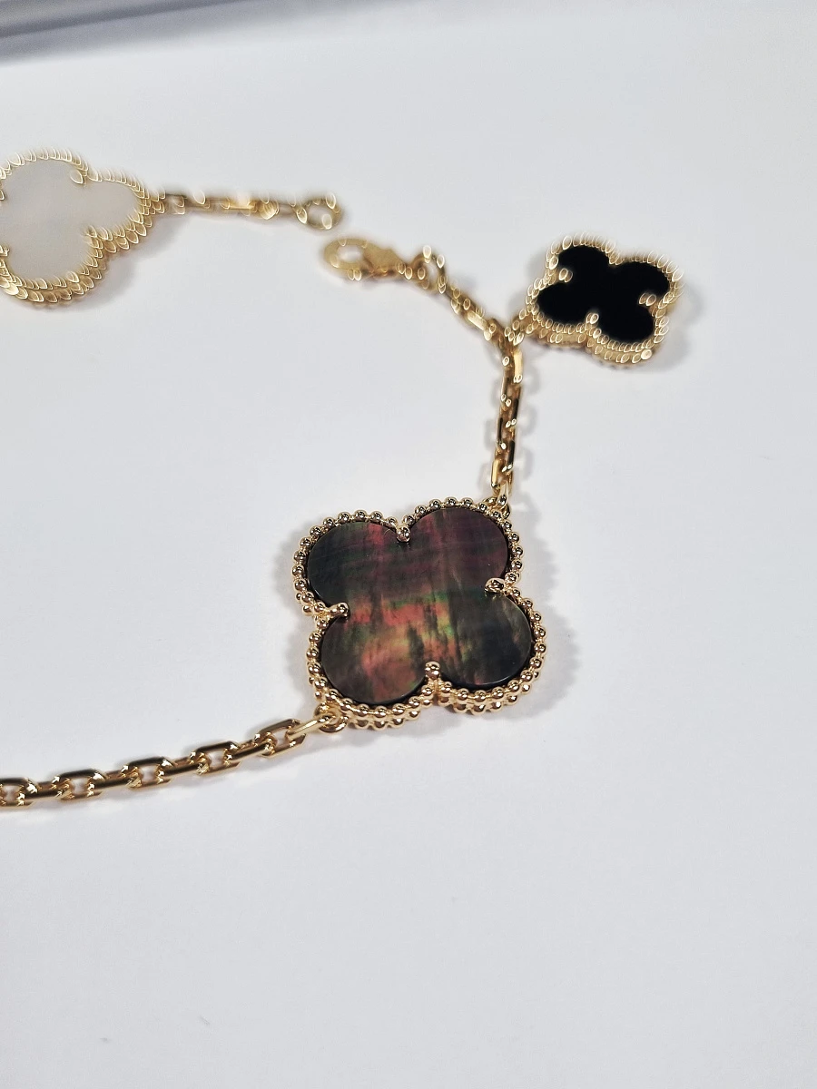 Купить украшение Van Cleef &amp; Arpels Magic Alhambra bracelet, 5 motifs VCARD78700: в наличии в Москве!
