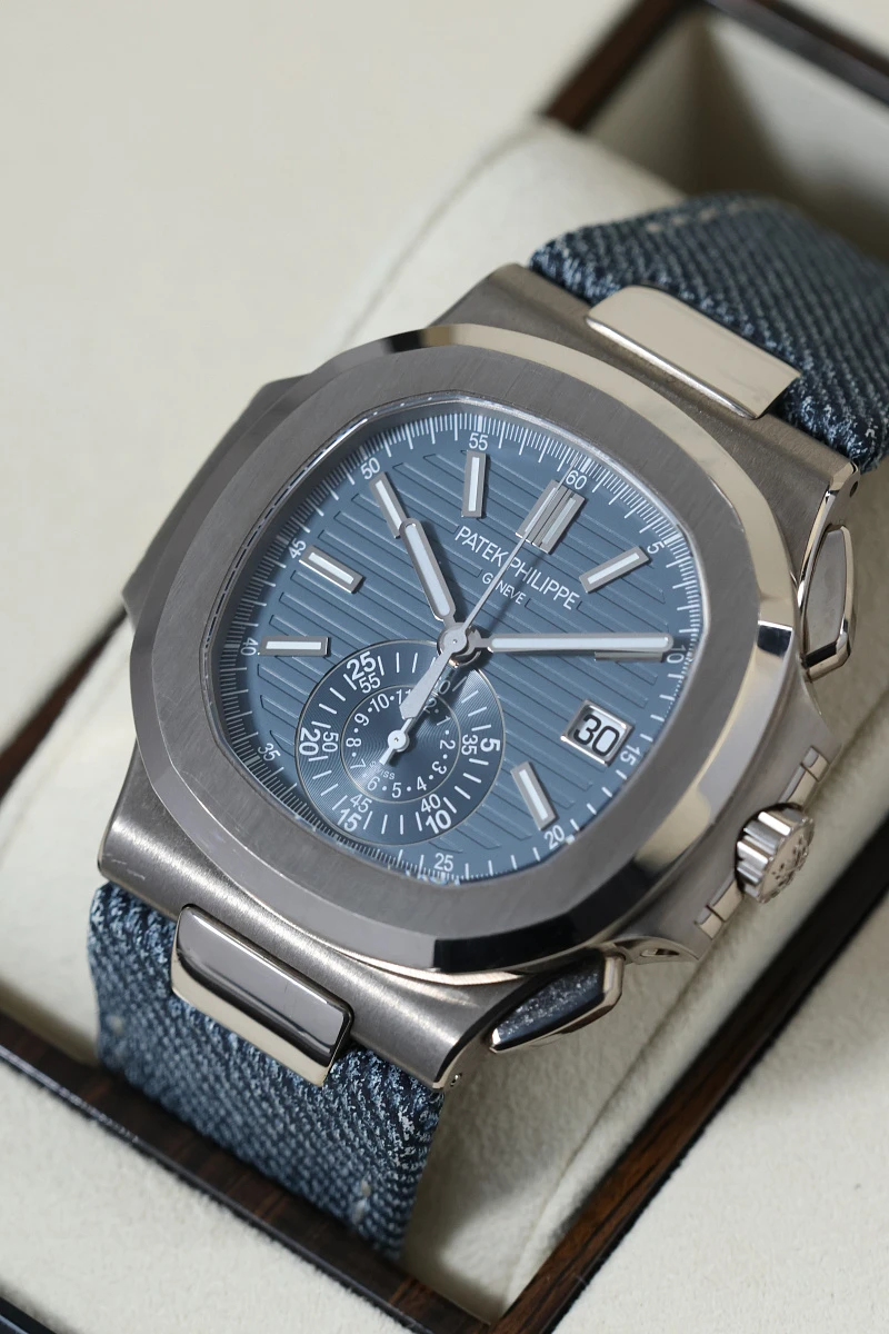 Купить элитные часы Patek Philippe Nautilus Chronograph White Gold  5980/60G-001: в наличии в Москве!
